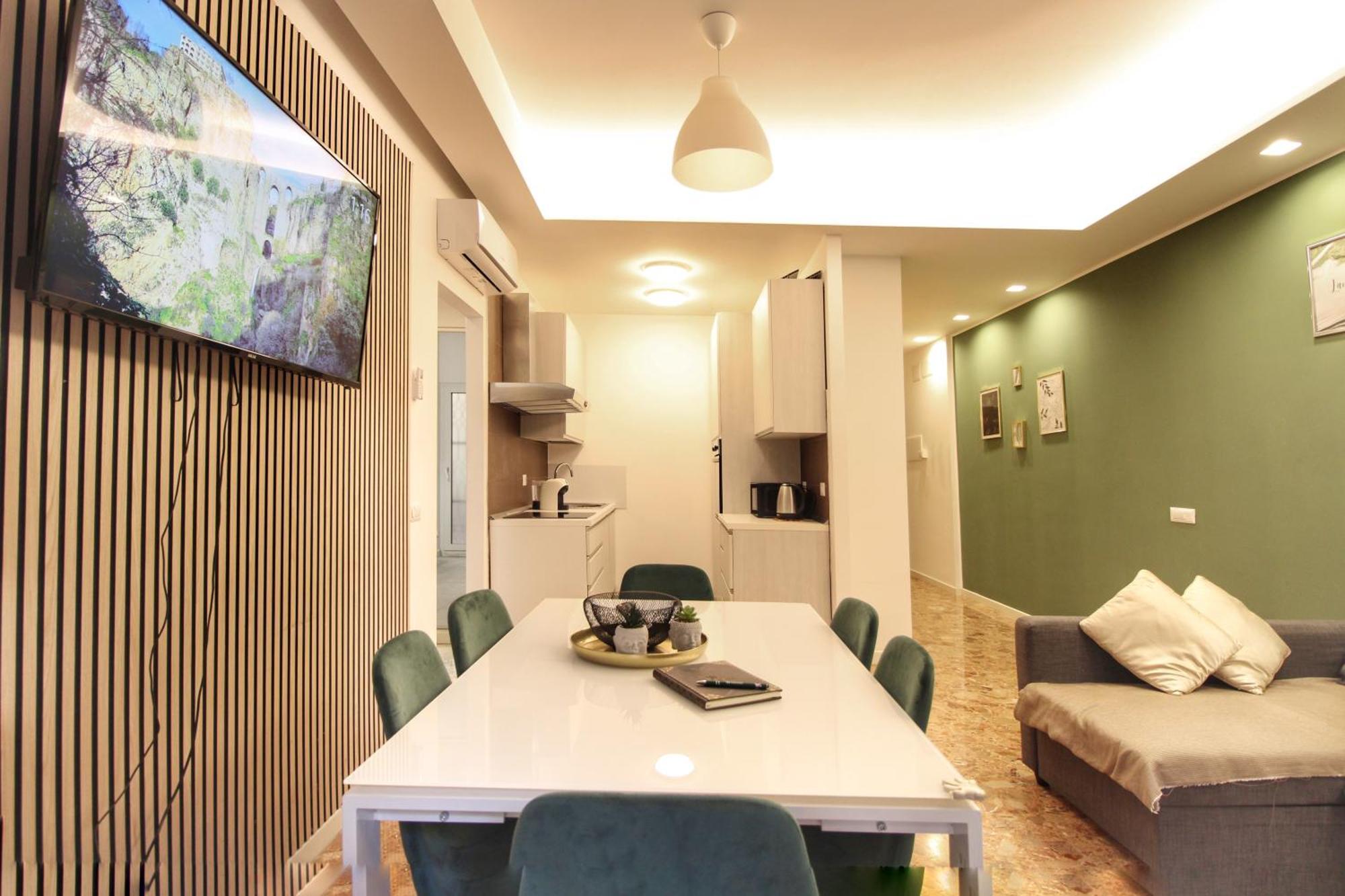 Delicious 2 Bed Room Apartment And Garden By Yh Рим Экстерьер фото
